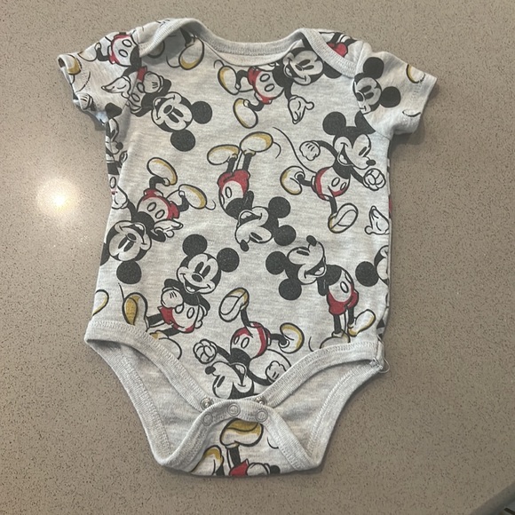 Mickey Mouse 6-9 onesies set of 4 - Picture 4 of 5